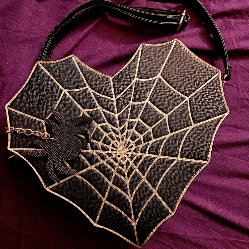 Heart web cross body bag!